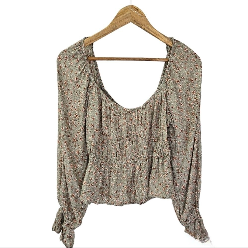 Floral bohemian sage peasant puffy sleeve crop top size large NWOT